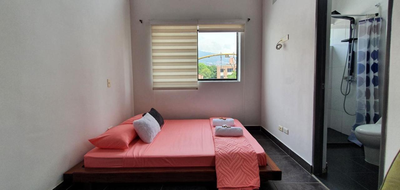 Hostel Metro Floresta Alojamiento Medellin Ngoại thất bức ảnh