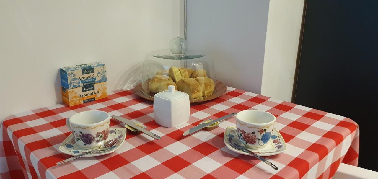 Hostel Metro Floresta Alojamiento Medellin Ngoại thất bức ảnh