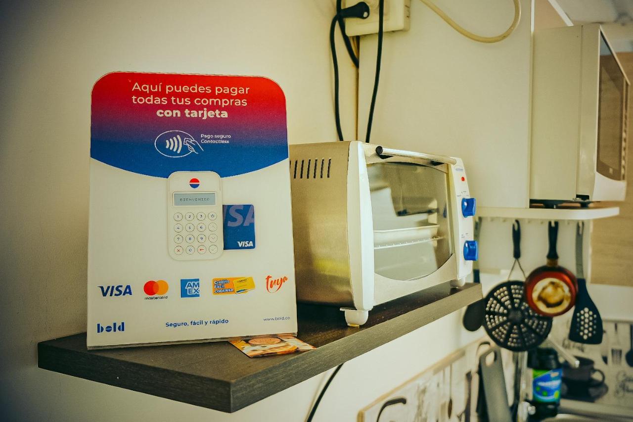 Hostel Metro Floresta Alojamiento Medellin Ngoại thất bức ảnh
