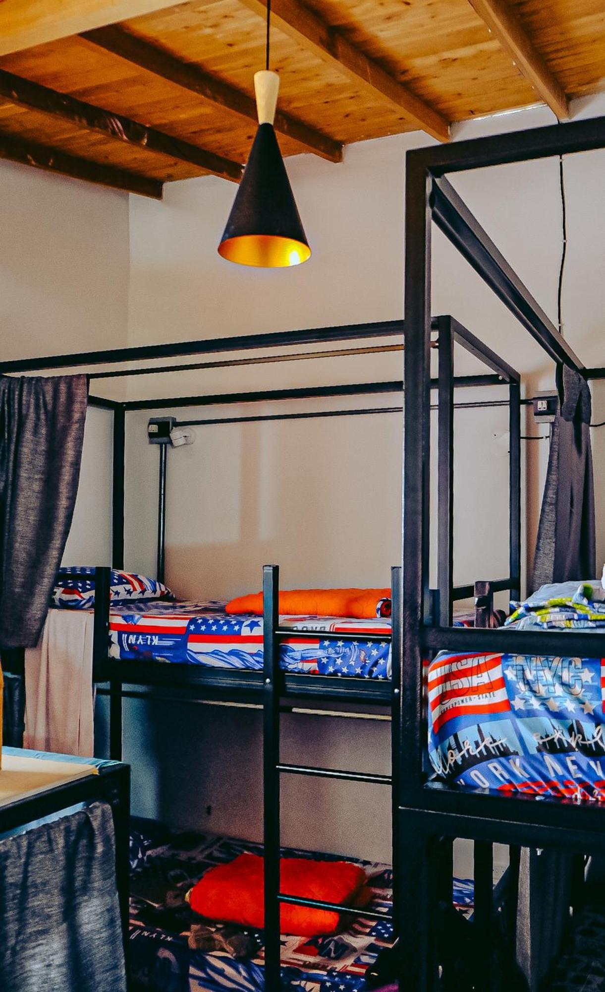 Hostel Metro Floresta Alojamiento Medellin Ngoại thất bức ảnh