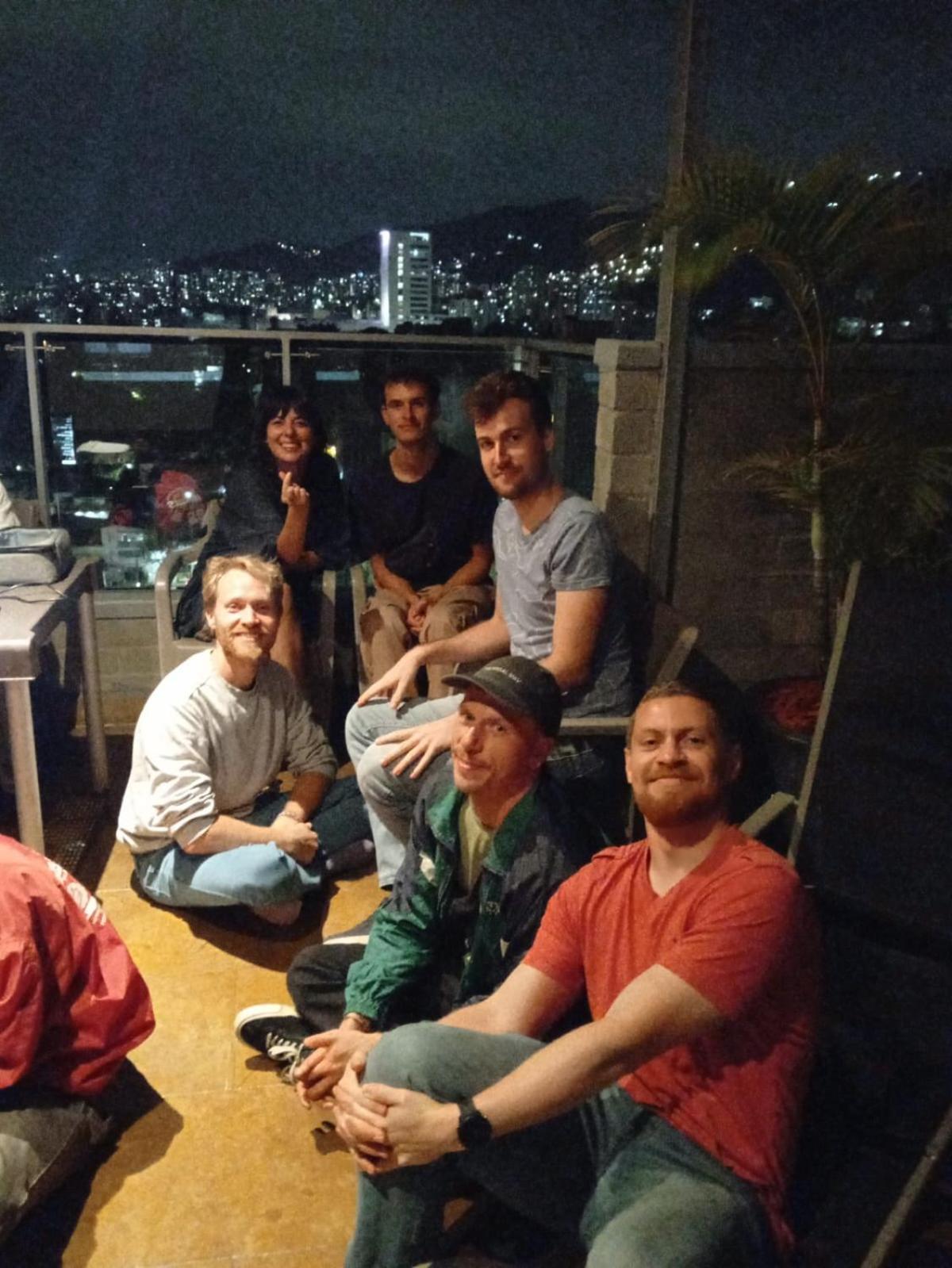 Hostel Metro Floresta Alojamiento Medellin Ngoại thất bức ảnh