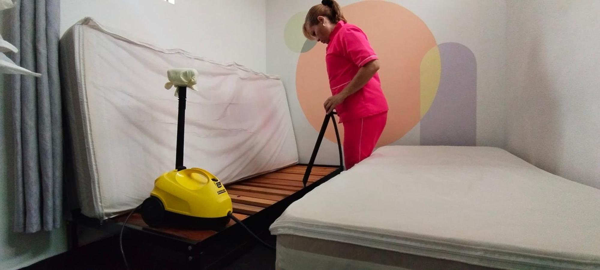 Hostel Metro Floresta Alojamiento Medellin Ngoại thất bức ảnh