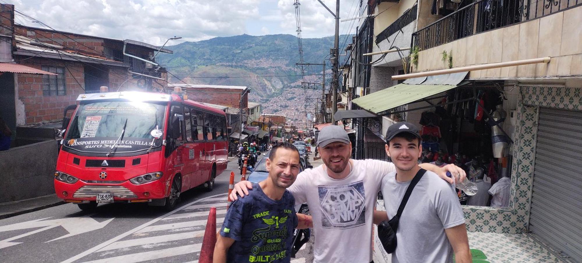 Hostel Metro Floresta Alojamiento Medellin Ngoại thất bức ảnh