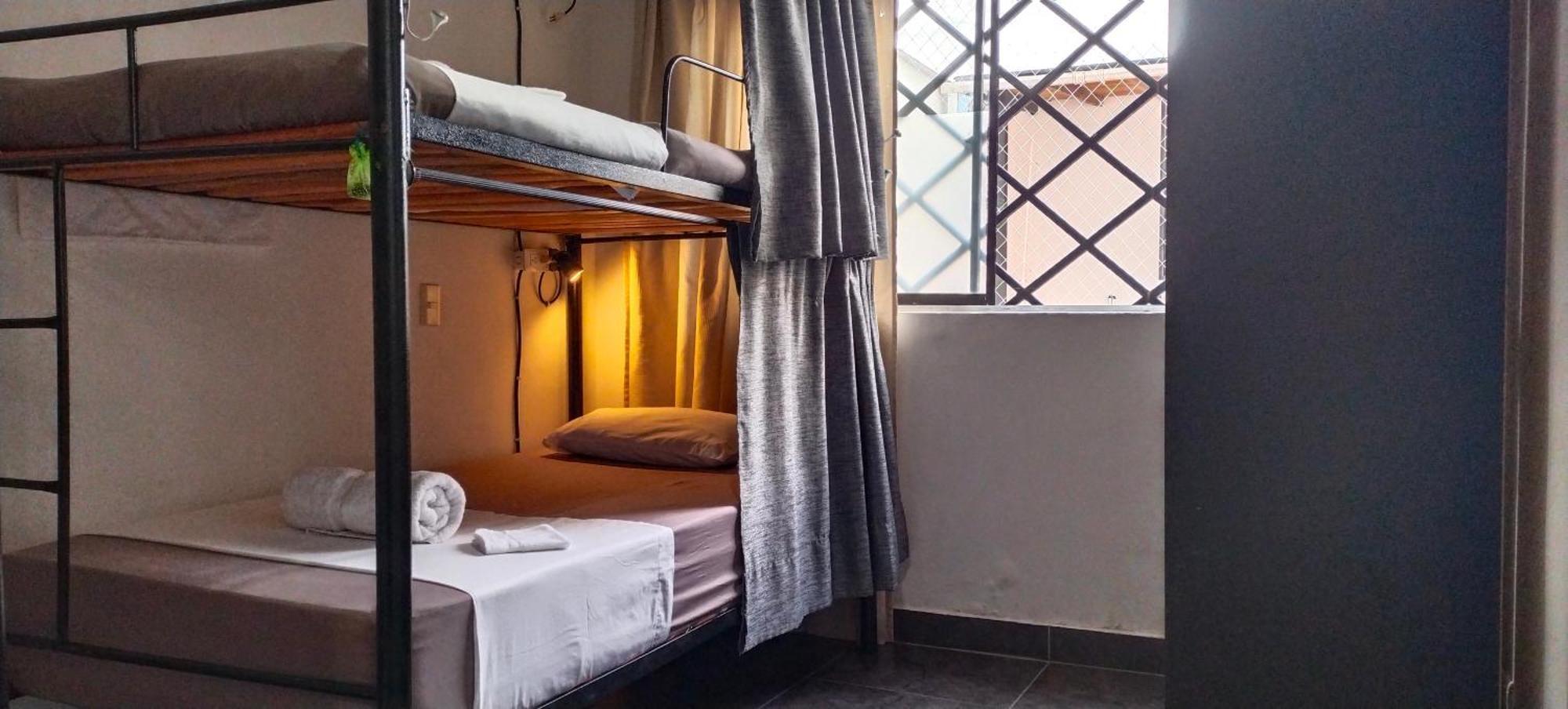 Hostel Metro Floresta Alojamiento Medellin Ngoại thất bức ảnh