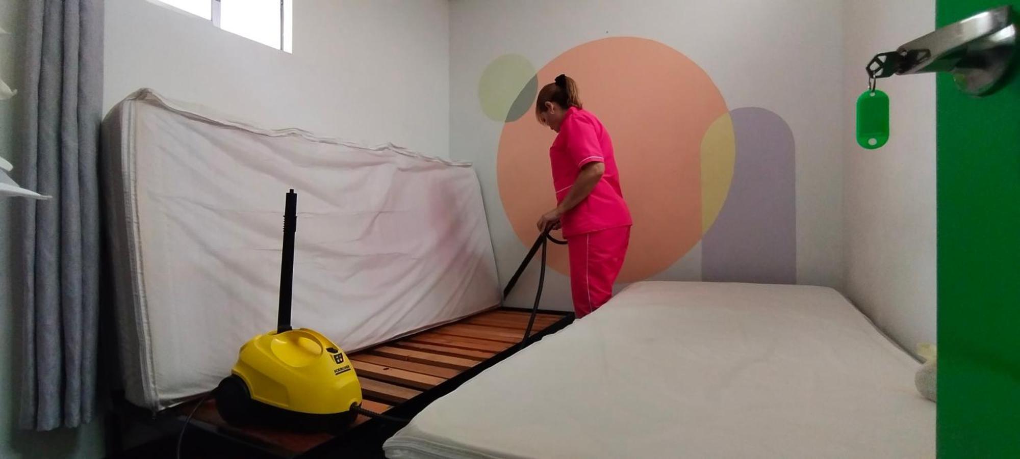 Hostel Metro Floresta Alojamiento Medellin Ngoại thất bức ảnh