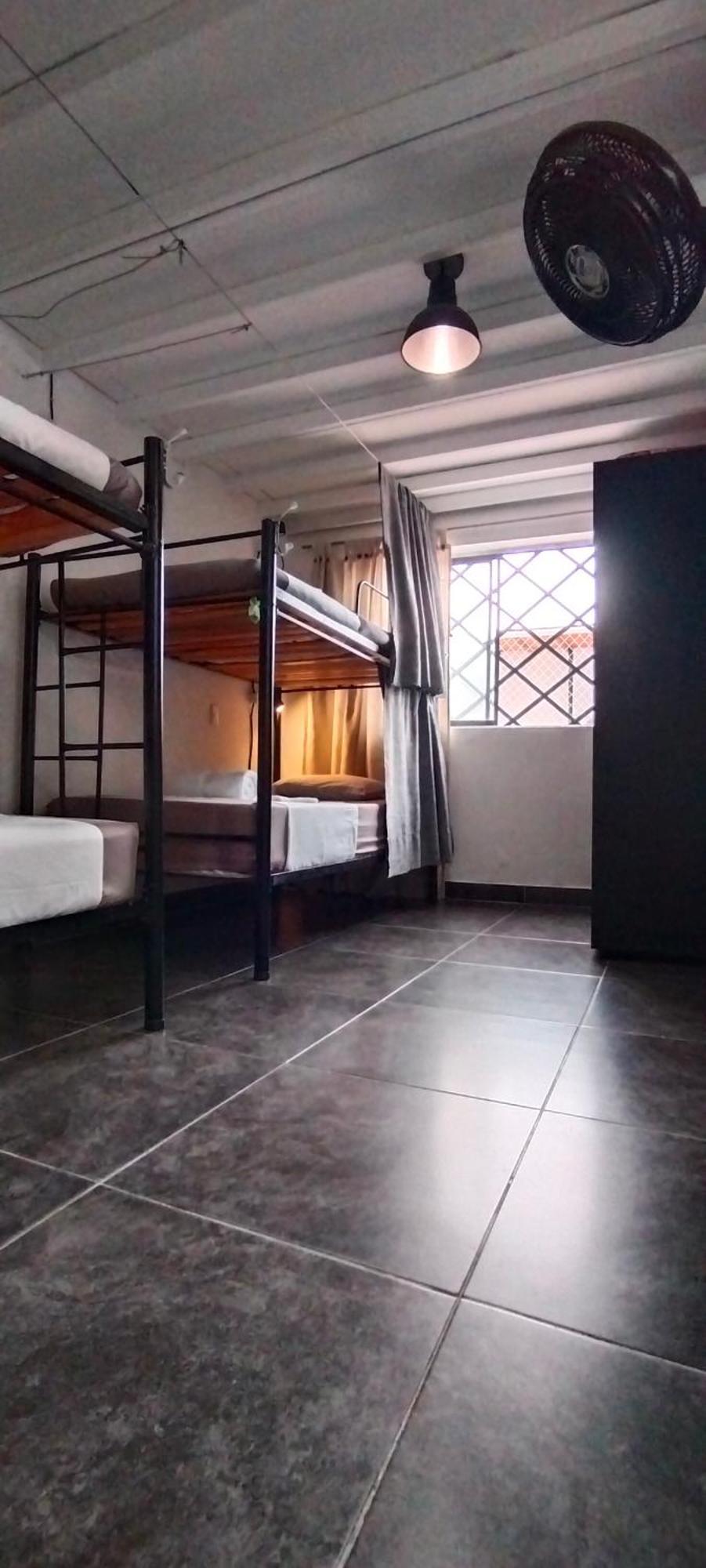 Hostel Metro Floresta Alojamiento Medellin Ngoại thất bức ảnh
