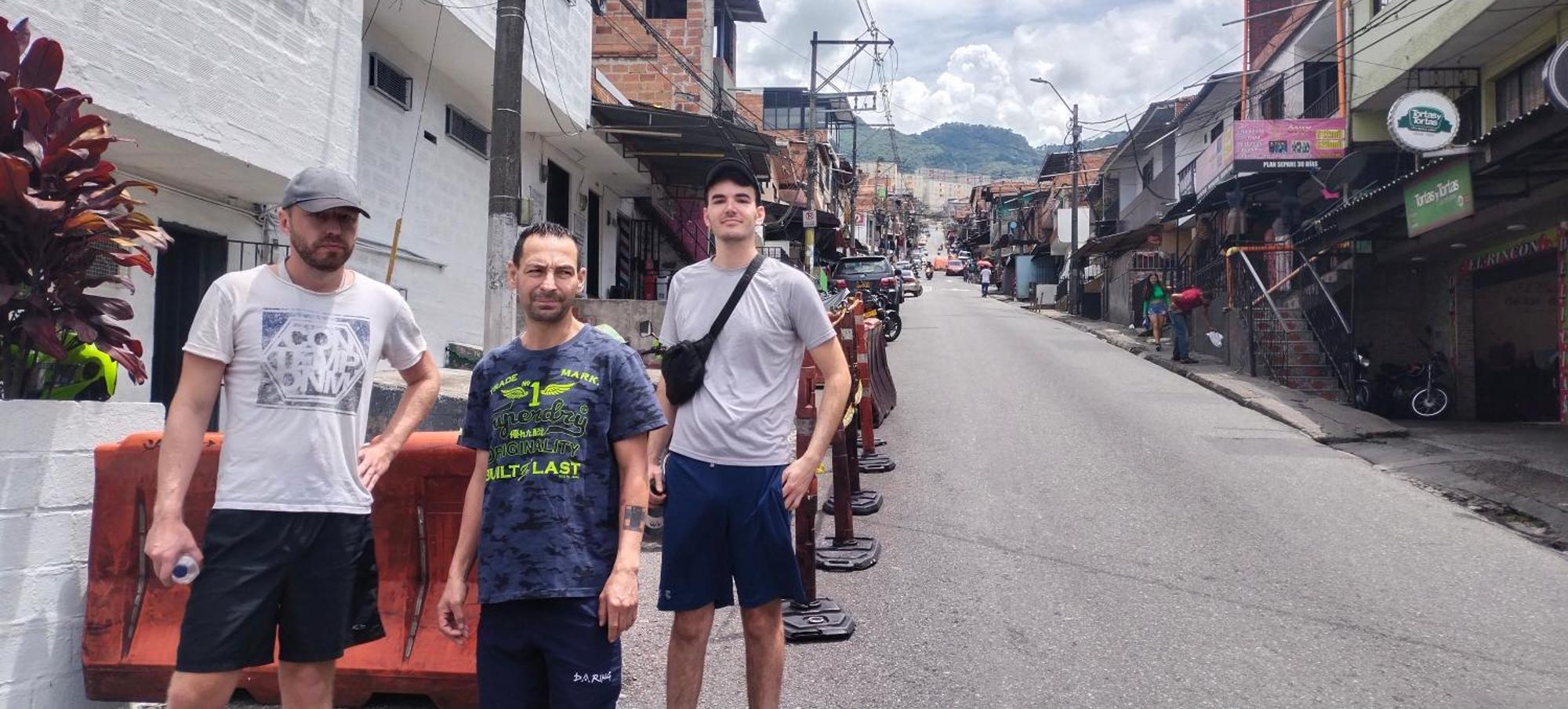 Hostel Metro Floresta Alojamiento Medellin Ngoại thất bức ảnh