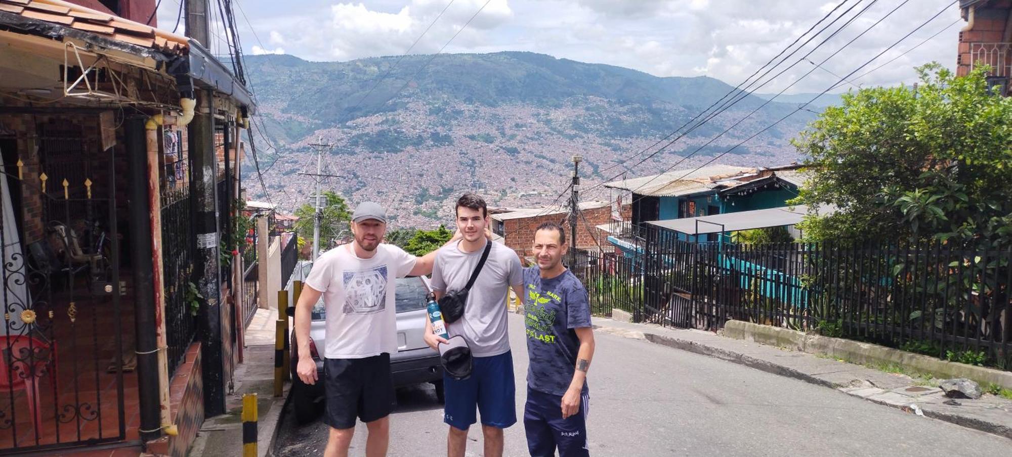 Hostel Metro Floresta Alojamiento Medellin Ngoại thất bức ảnh