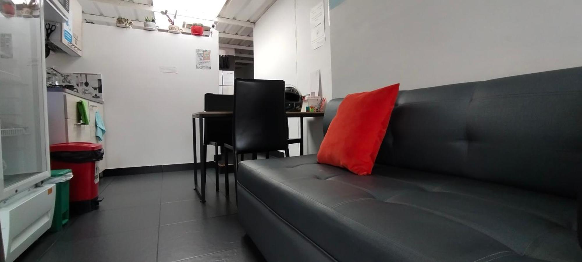 Hostel Metro Floresta Alojamiento Medellin Ngoại thất bức ảnh