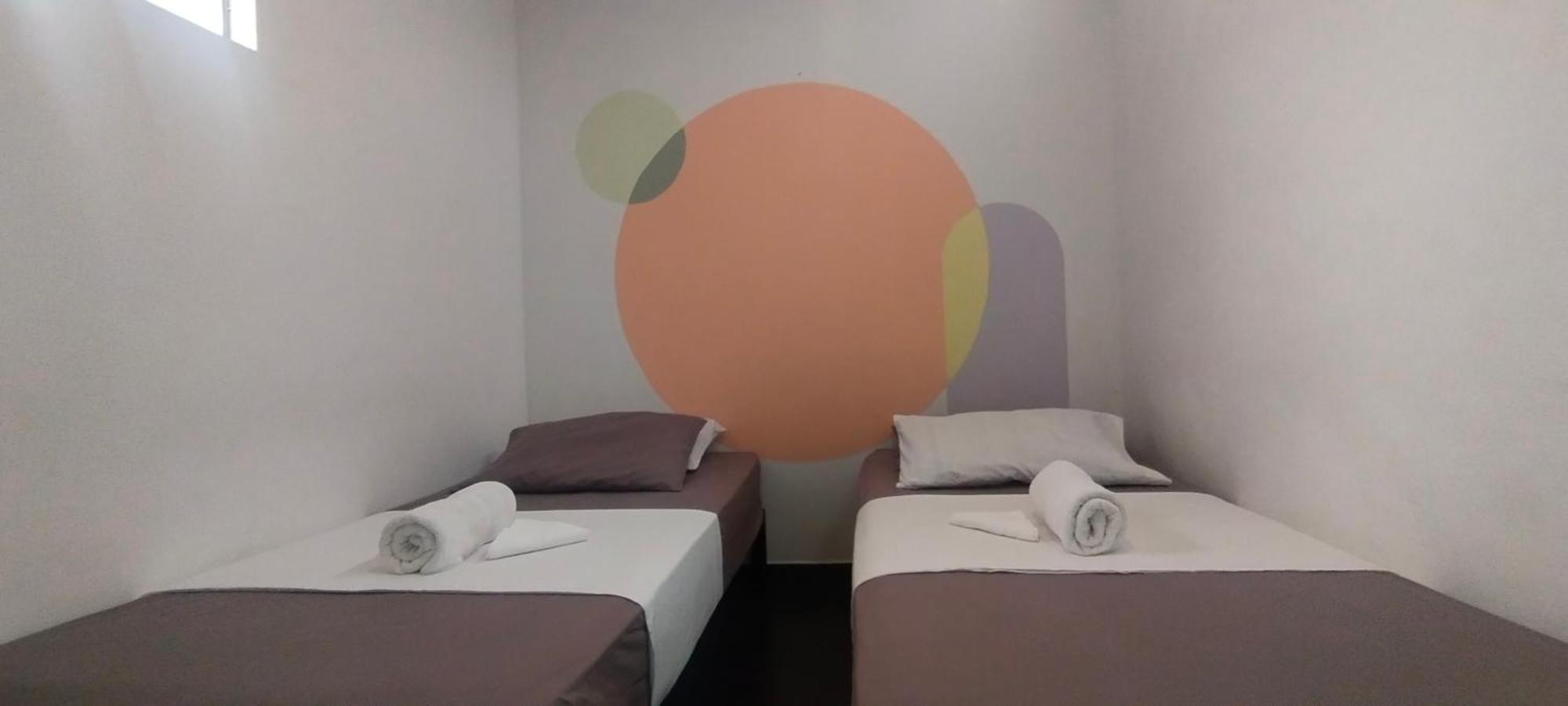 Hostel Metro Floresta Alojamiento Medellin Ngoại thất bức ảnh