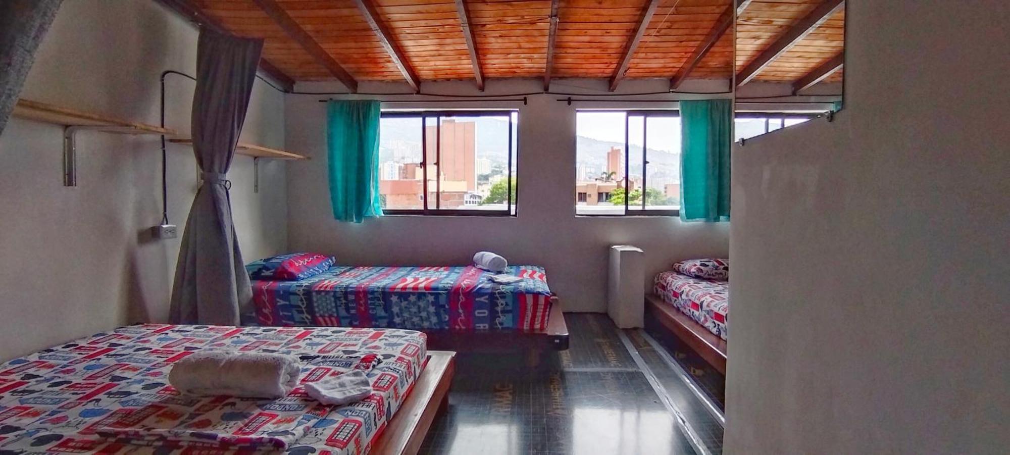 Hostel Metro Floresta Alojamiento Medellin Ngoại thất bức ảnh